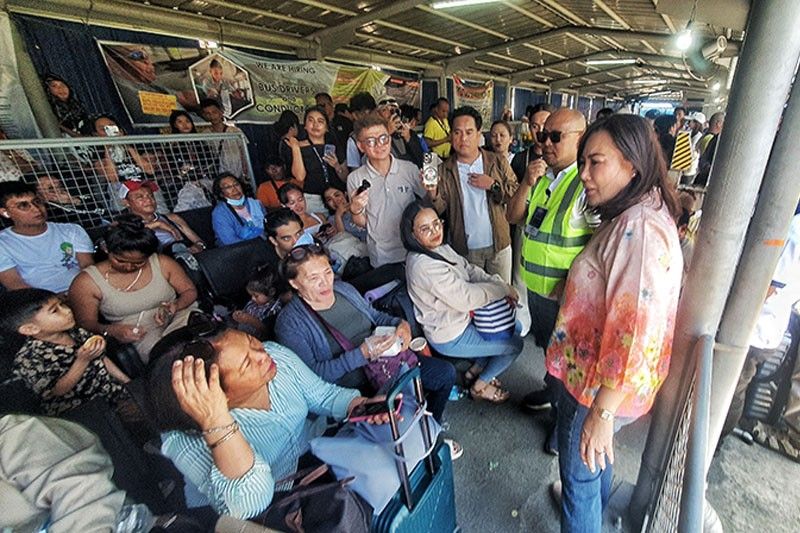 Bus terminals packed for Holy Week exodus