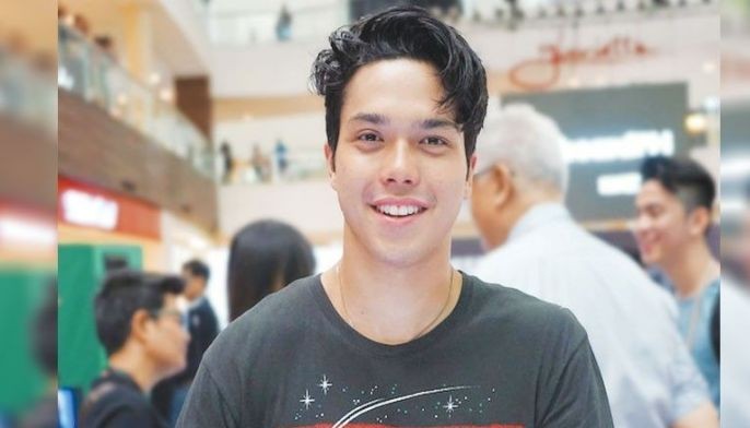Elmo, &lsquo;di na natakasan ang anino ng ama!