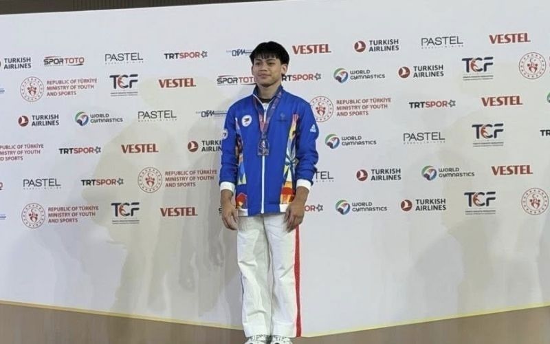 Karl Eldrew strings up 2 bronzes in Cairo