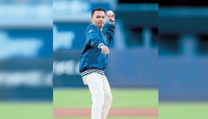 Pacman throws ceremonial pitch at Yankee Stadium