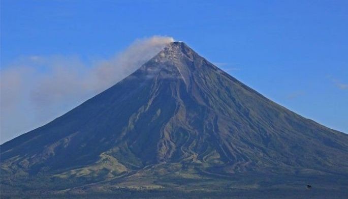 Kable na gamit sa monitoring ng Phivolcs sa Mayon, ninakaw!