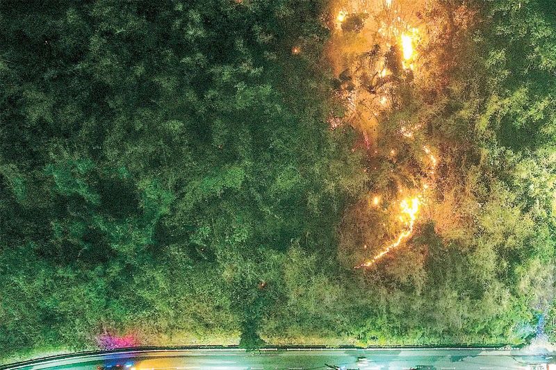Fire hits Sierra Madre