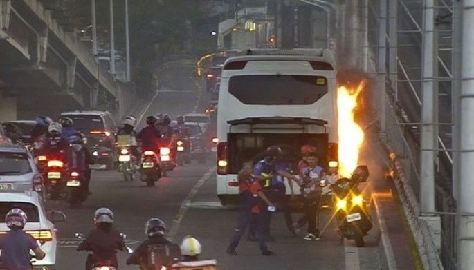 Tourist bus catches fire along EDSA