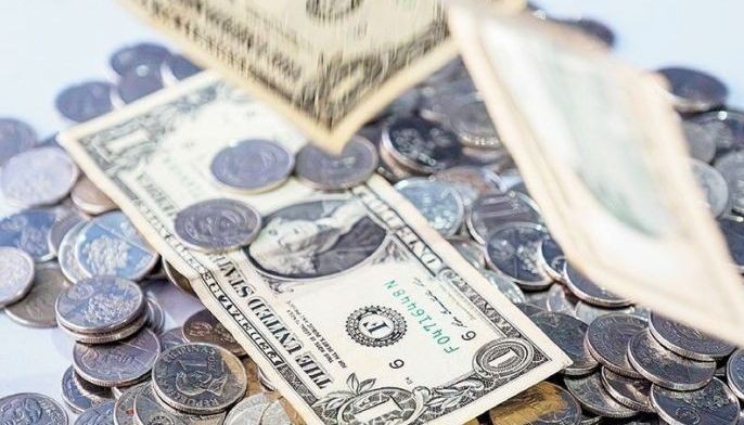 Peso slides to record low, closes at 61.30:$1