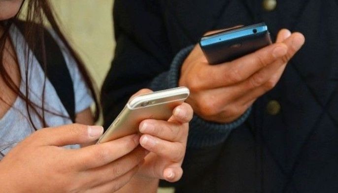 &lsquo;Too much phone use blinds people to suffering&rsquo;