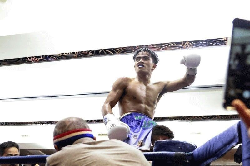 Llover nears title shot