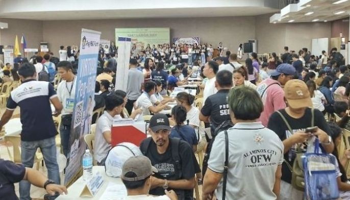 Jobless Filipinos drop to 2.77 million in August