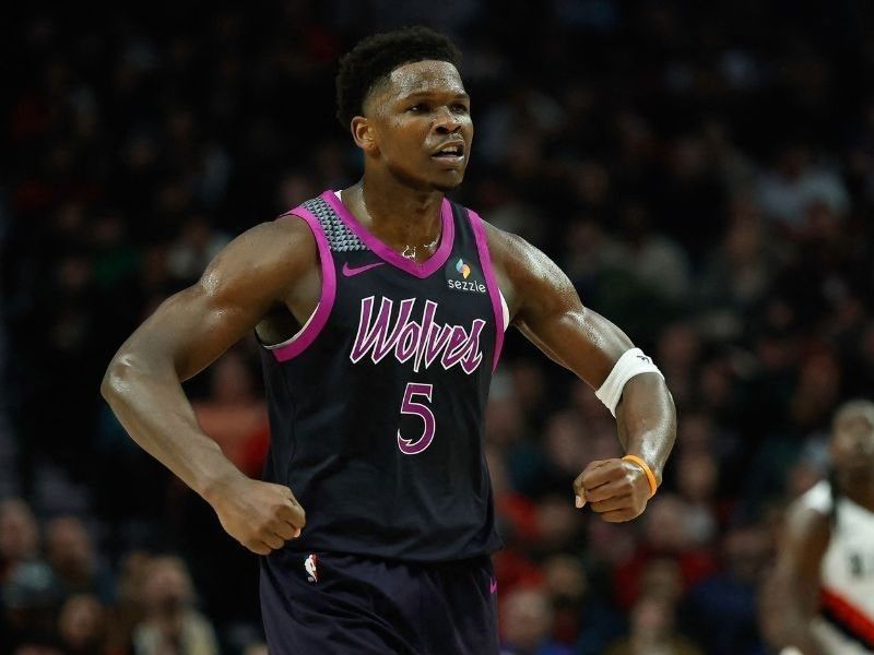 T-wolves, Knicks win semis opener