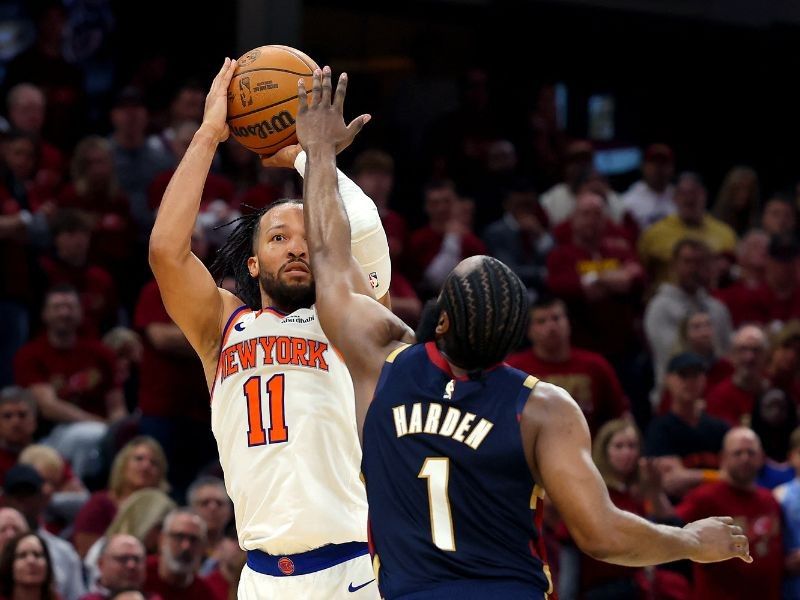 Knicks beat Cavaliers to reach brink of NBA Finals