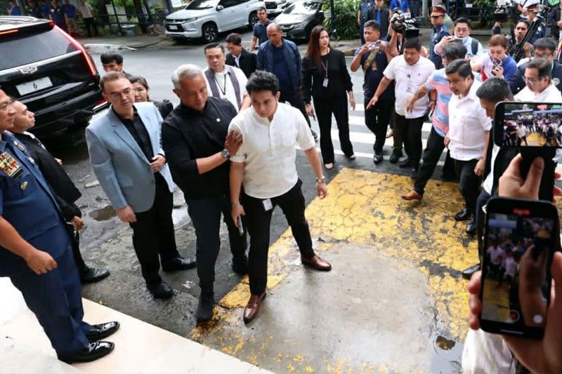 Jinggoy, Bong ‘together again’ sa kulungan