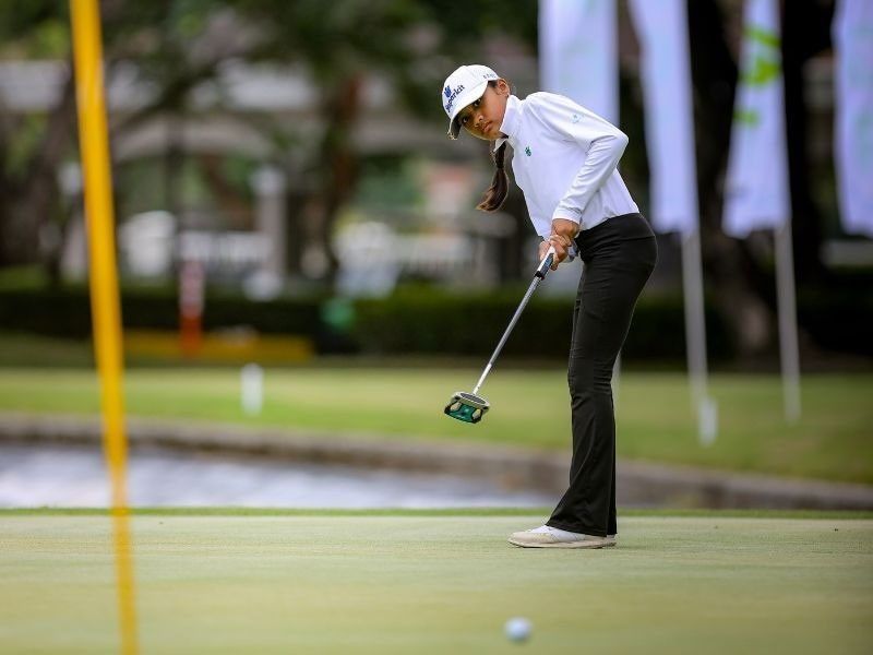 Cervantes pulls away on sizzling last nine