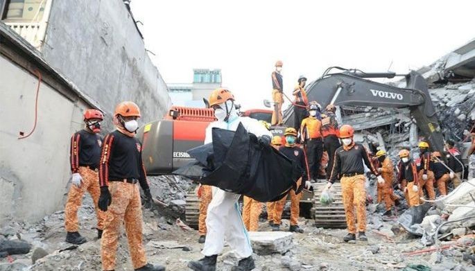 Collapsed building death toll hits 21