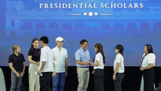 4,426 Manilenyo na Presidential Scholars tumanggap ng tig-P20K mula kay Marcos