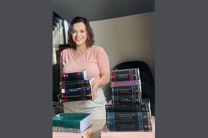 Yasmien, adik sa libro