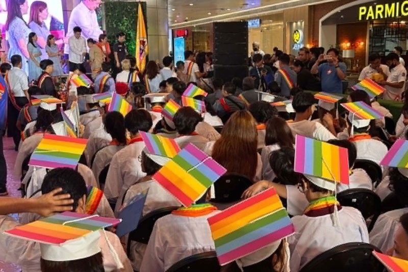 Quezon City holds third &acirc;��rainbow&acirc;�� graduation rites