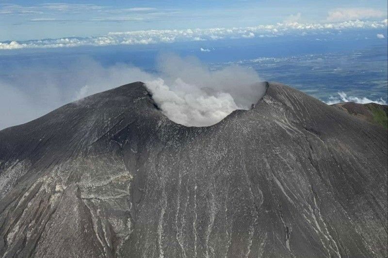 Kanlaon spews ash anew
