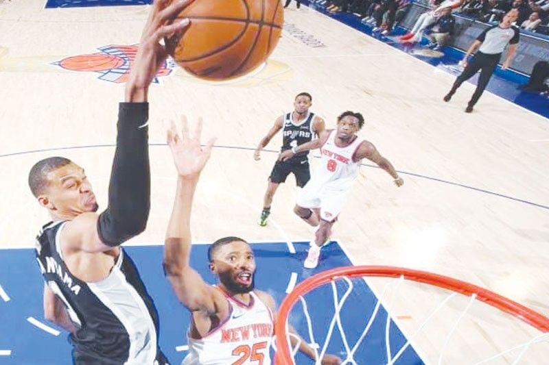 Spurs papalag sa knicks sa Game 5