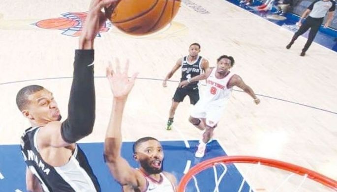 Spurs papalag sa knicks sa Game 5