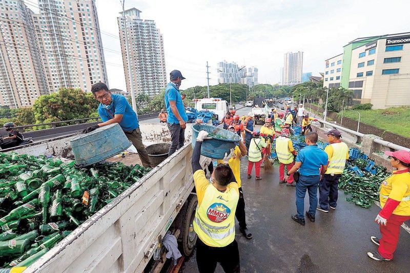 Man dies in Ortigas flyover crash