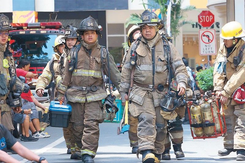 Fire hits 30-story condominium