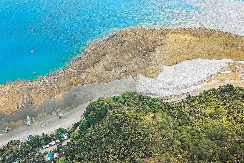 Deadly quake turns seabed into shore