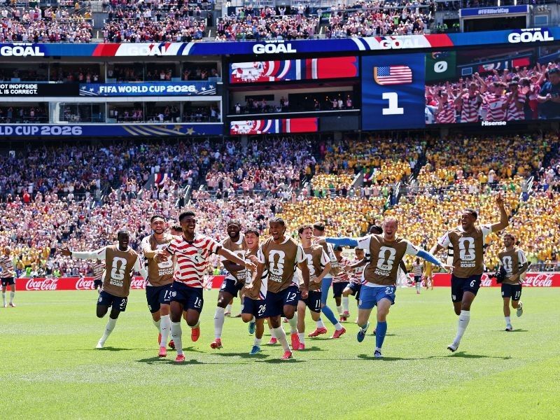 USA down Australia to reach World Cup knockout rounds