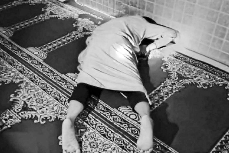 Pulis itinumba sa loob ng Mosque
