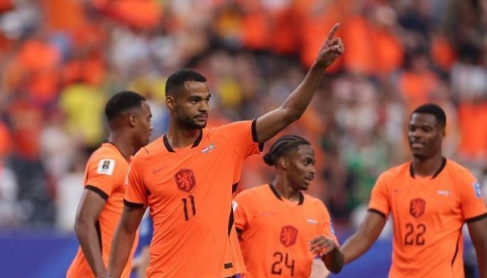 Dutch swat Sweden as Germany, Ivory Coast eye World Cup knockout rounds
