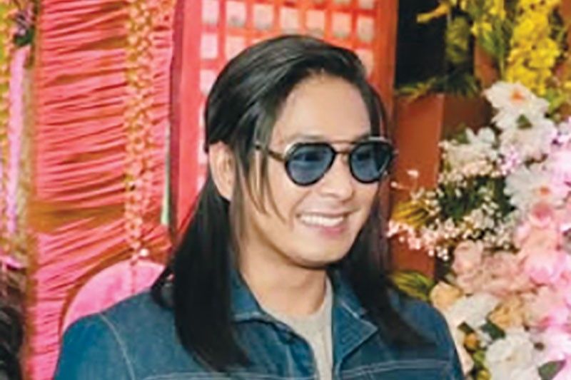Coco, biglang natambakan ng action project