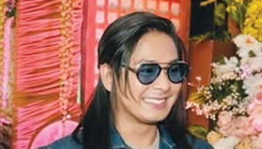 Coco, biglang natambakan ng action project