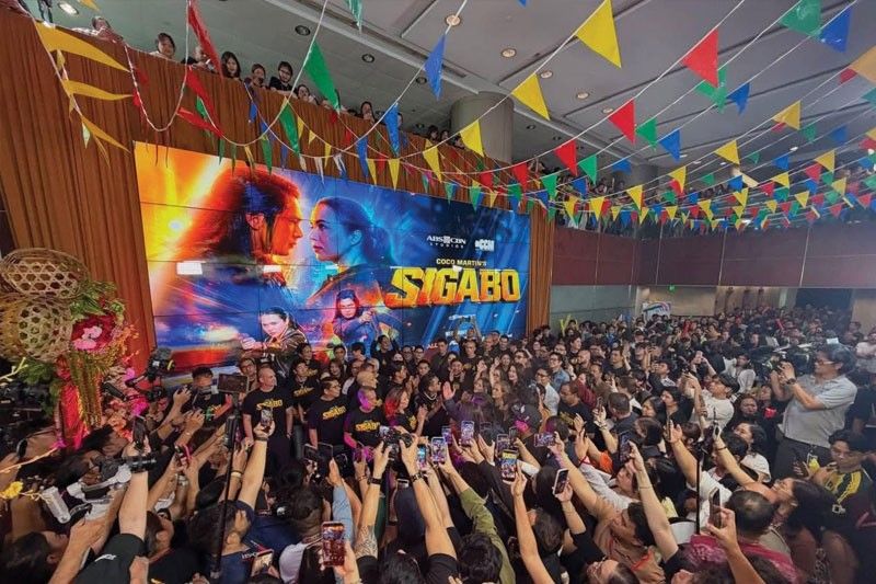 Coco at Julia, tuloy ang motorcade