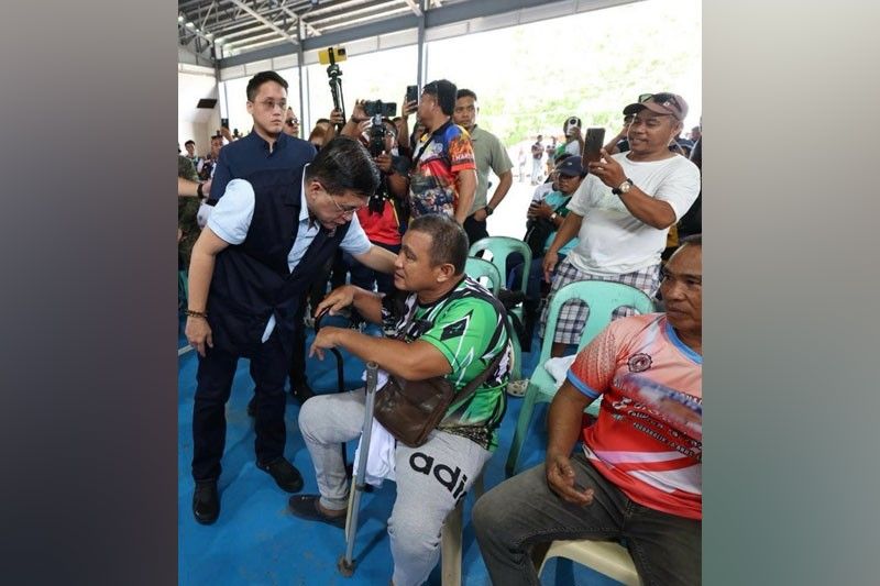 Go extends aid to tricycle drivers in Davao Oriental