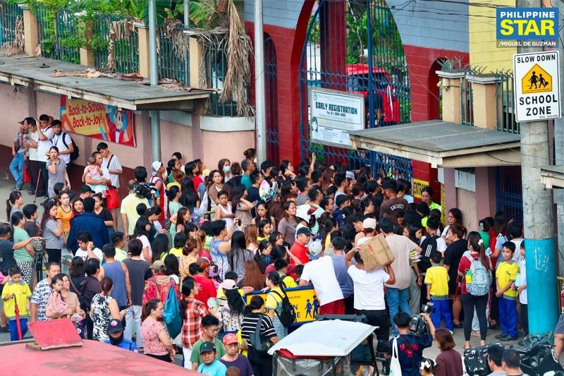 DepEd: Mandatory inspection sa school bags pinag-aaralan
