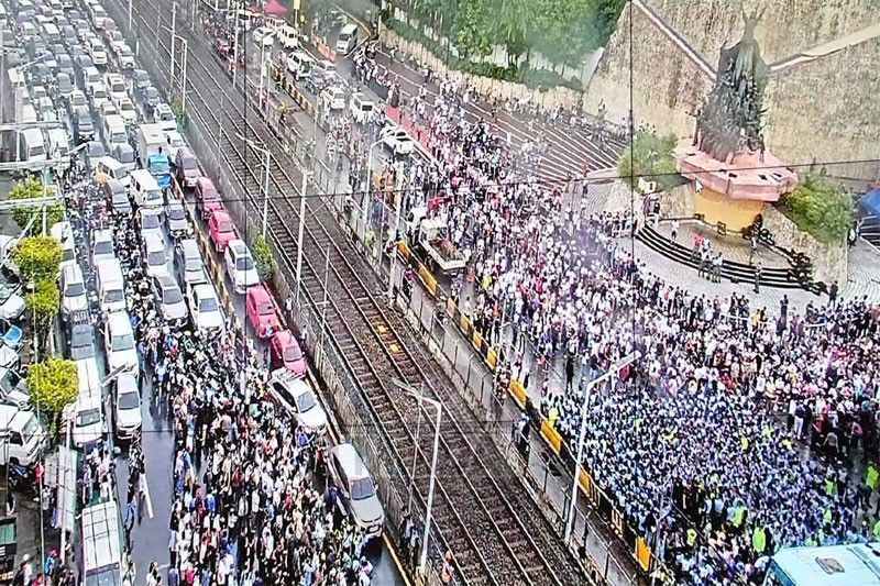 EDSA nabulaga sa ‘emergency rally’ ng INC
