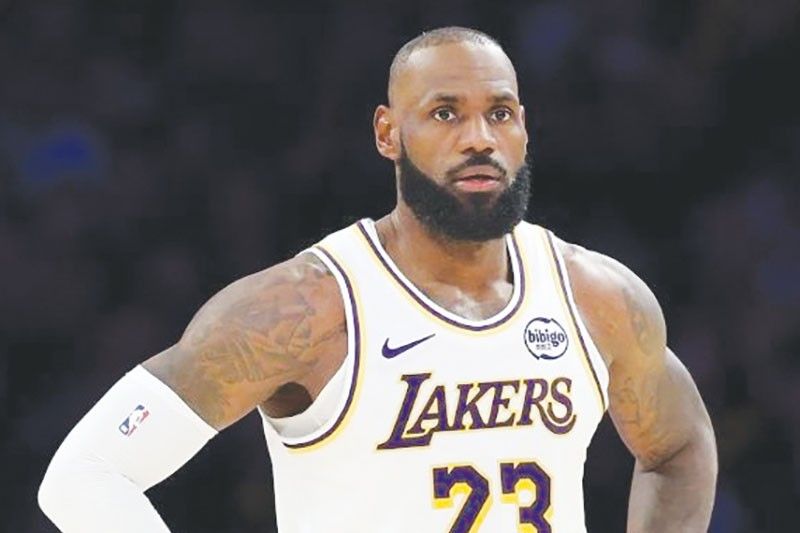 Lakers iniwan ni James