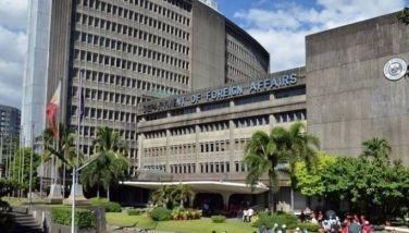 DFA chief meets new US envoy