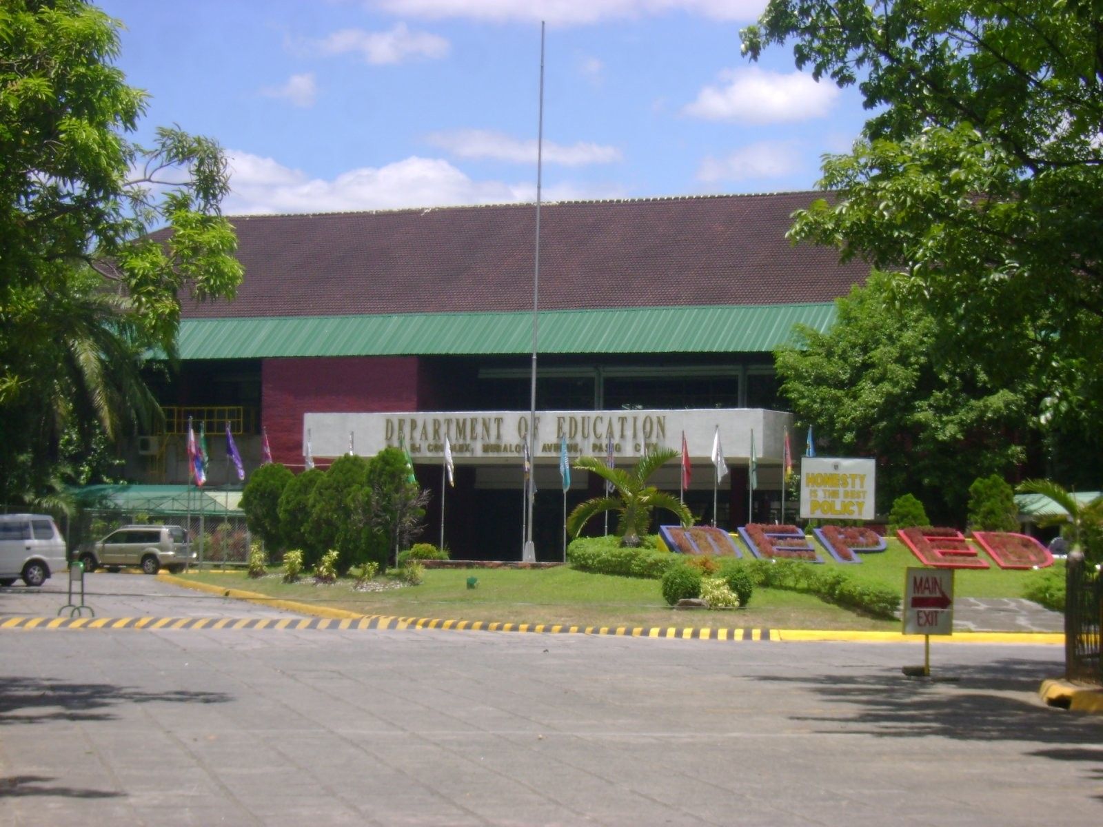DepEd eyes hiring of 10,000 non-licensed counselors after greenlight from CSC
