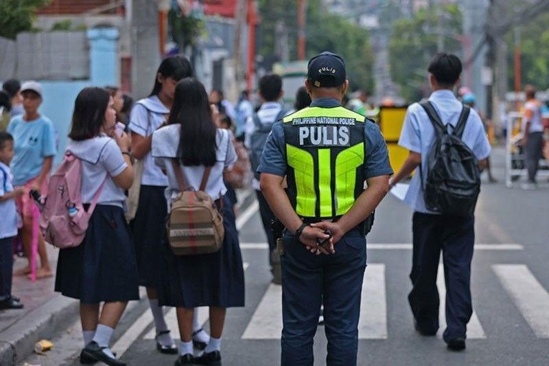 Transparent bags eyed in Valenzuela amid school threats