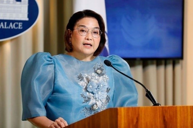 Castro kinuyog ng mga raliyista sa Canada