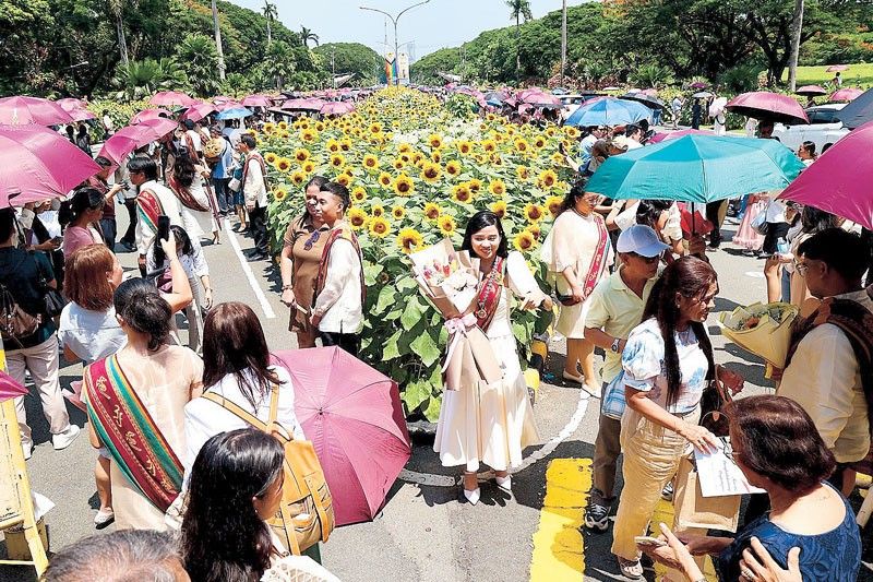 154 graduate summa cum laude in UP Diliman