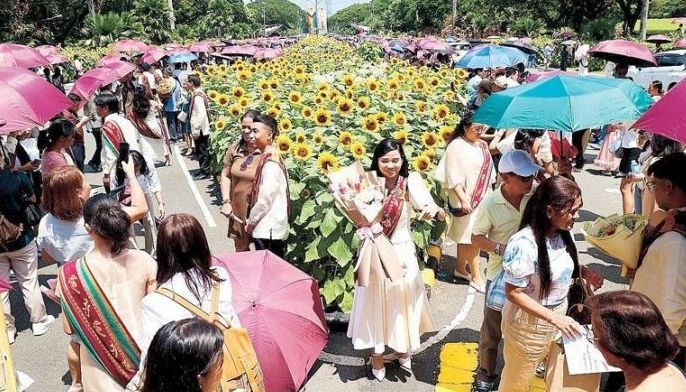 154 graduate summa cum laude in UP Diliman