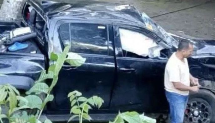 Pickup truck pumutok gulong, sumirko: 2 patay, 11 sugatan