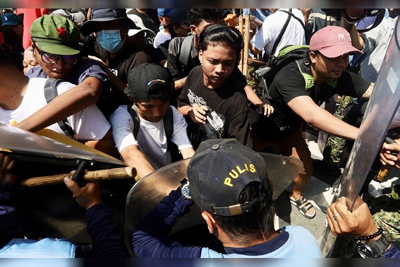 Few protesters on Day 1 of impeachment trial