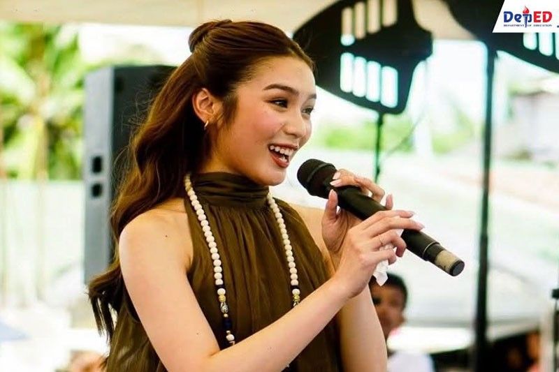 Francine Diaz lends support to Tacloban students