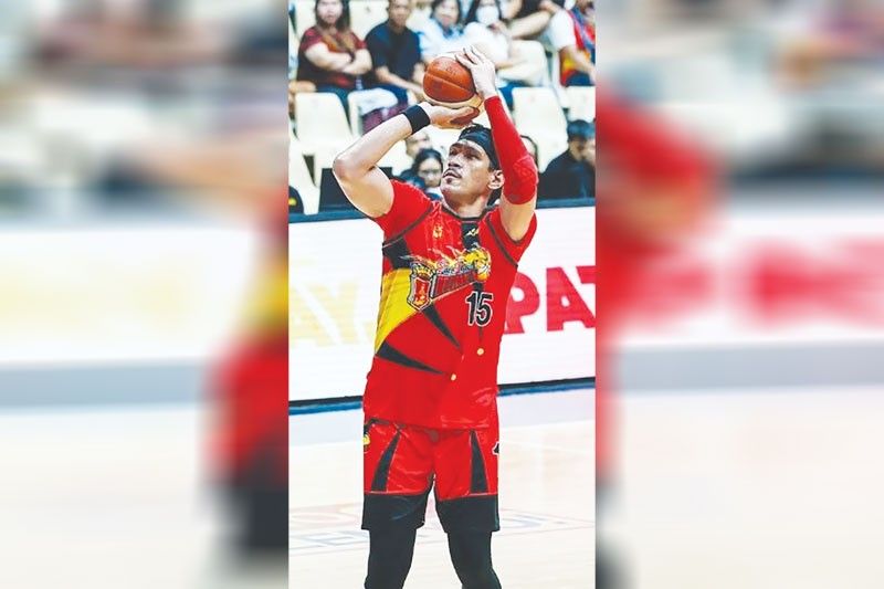 June Mar Fajardo target ika-10 PBA MVP trophy