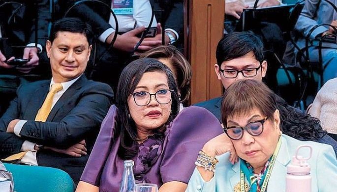 Impeachment prosecutors defend use of photocopies