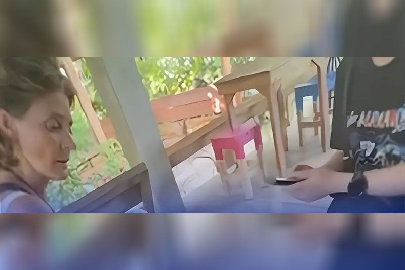 2 turista tiklo sa pagnenegosyo sa Siargo