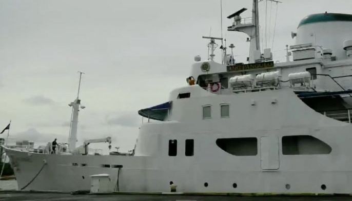 Navy ships sound 10 blasts for arbitral ruling anniversary