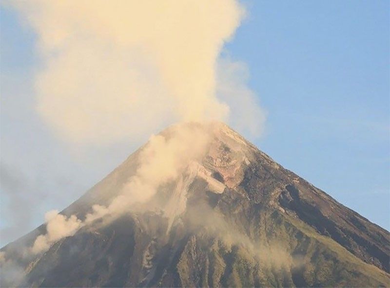 Mayon effuses lava anew