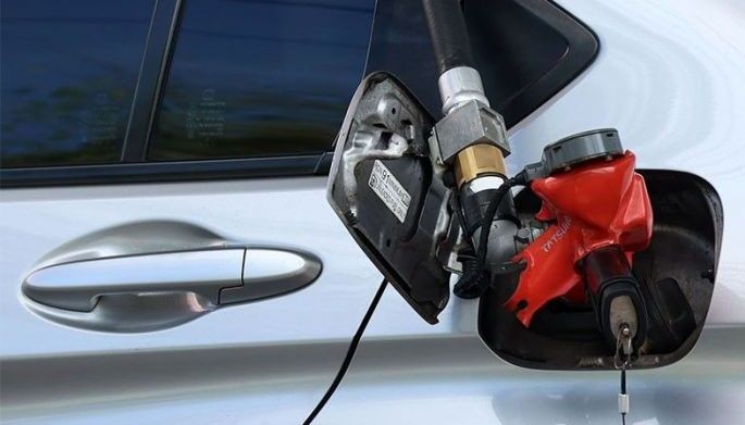 Motorists refuel at a gas station along East Avenue in Quezon City on February 2, 2026.